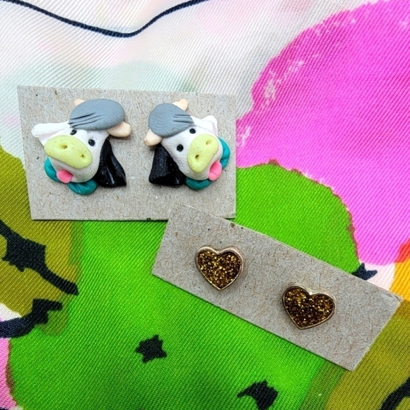 vintage Y2K | dopamine happy cows + gold glitter heart post earrings - Picture 1 of 7